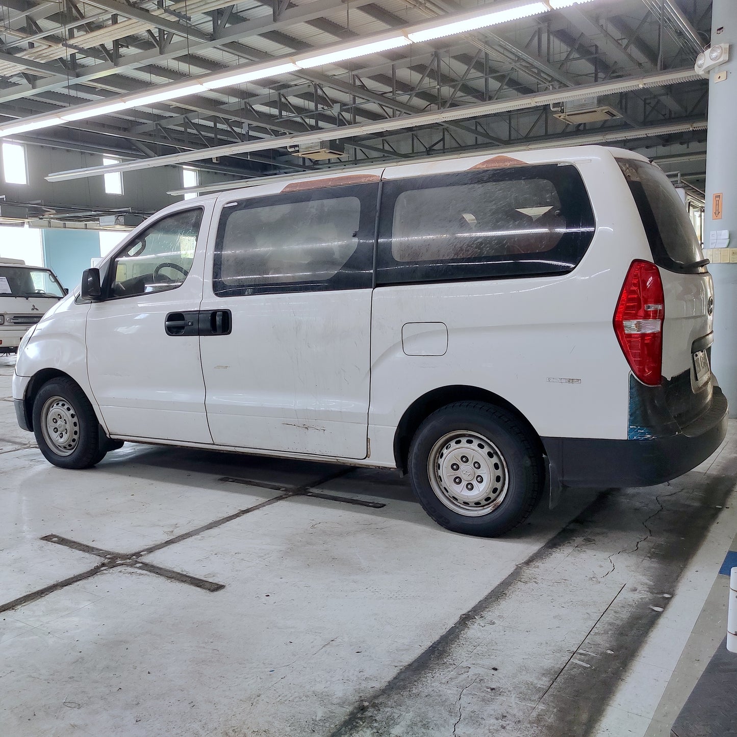 2017 Hyundai Grand Starex 2.5 GL 2 Str, M/T, DSL 156T