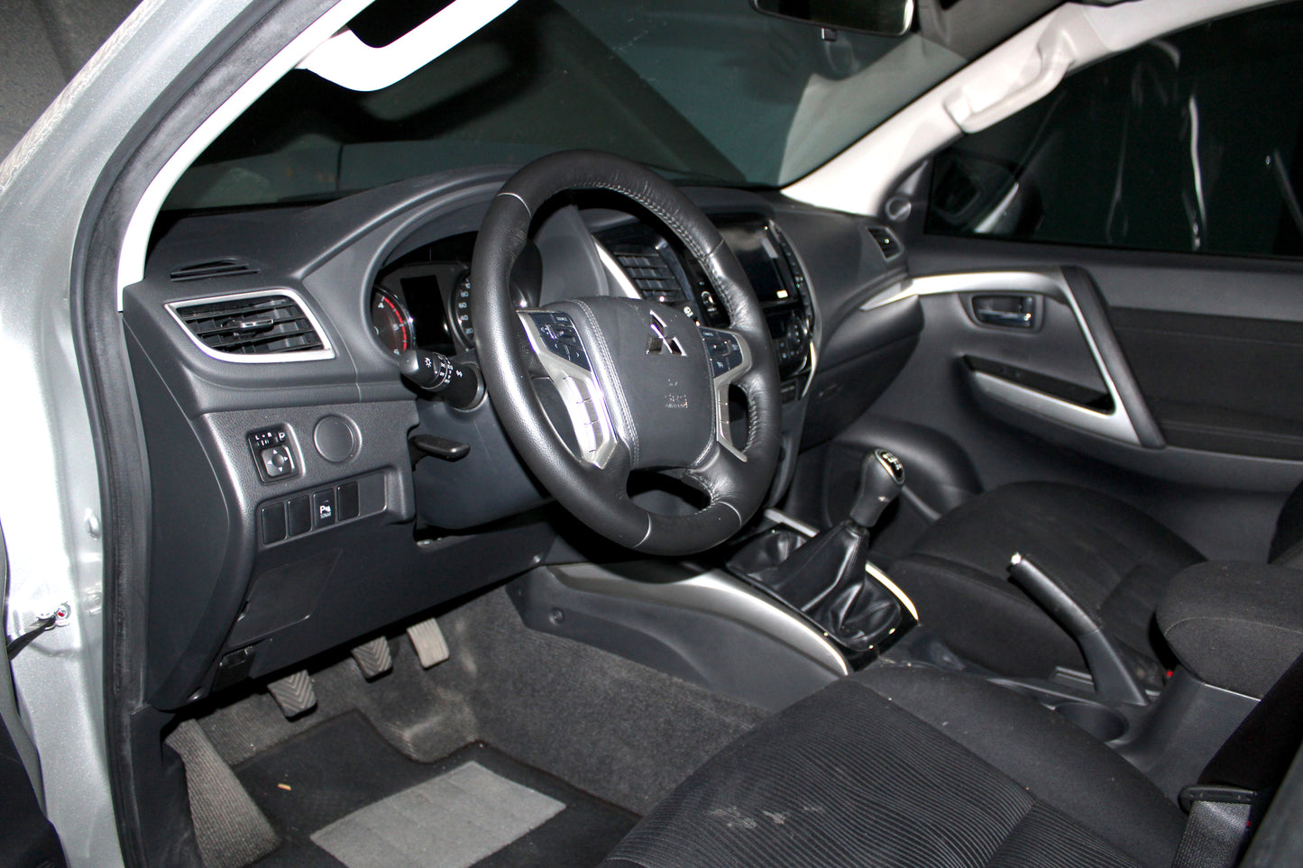 2023 Mitsubishi Montero Sport GLX 4x2 2.4D, MT, DSL 13T