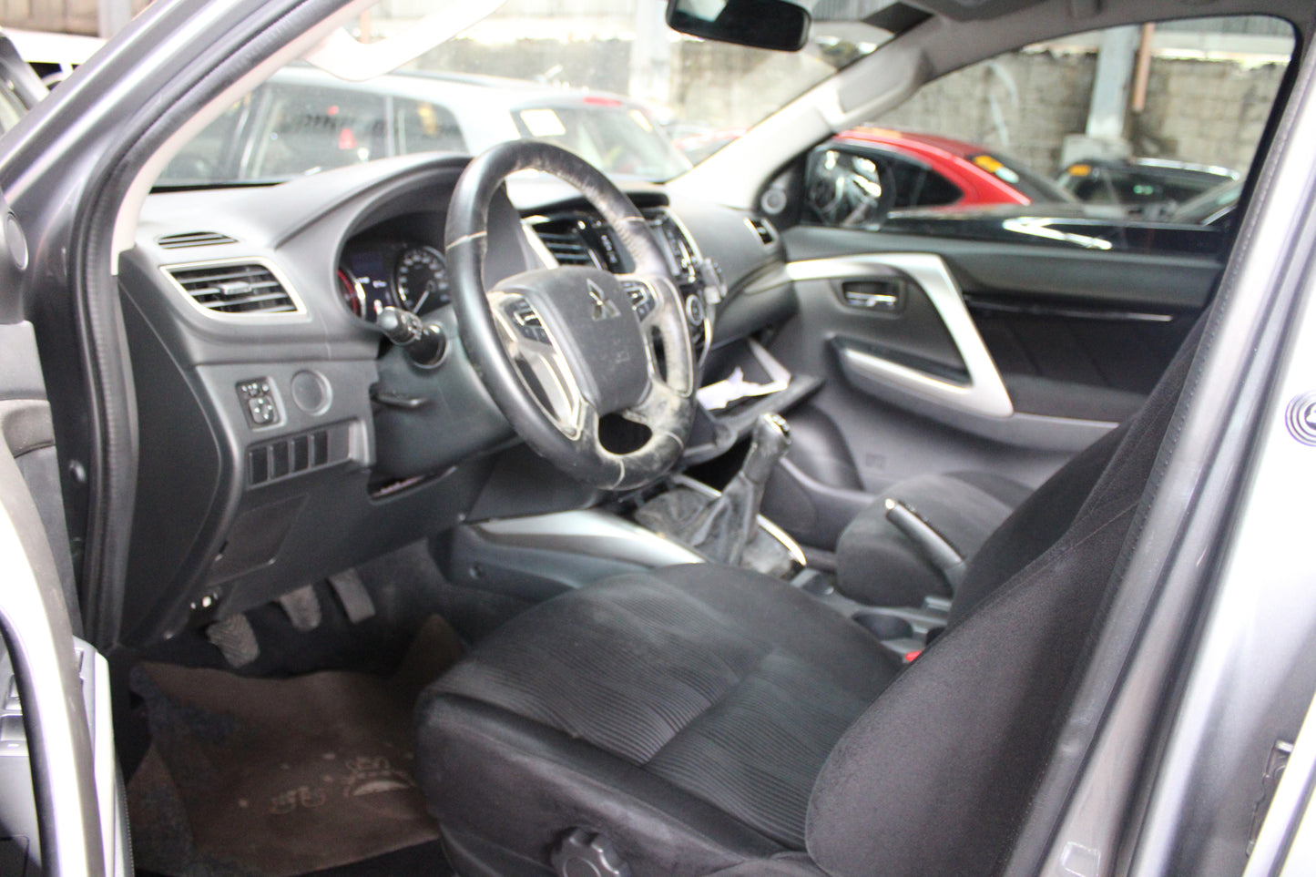 2019 Mitsubishi Montero Sport GLX 2.4D 2WD, MT, DSL, 13T