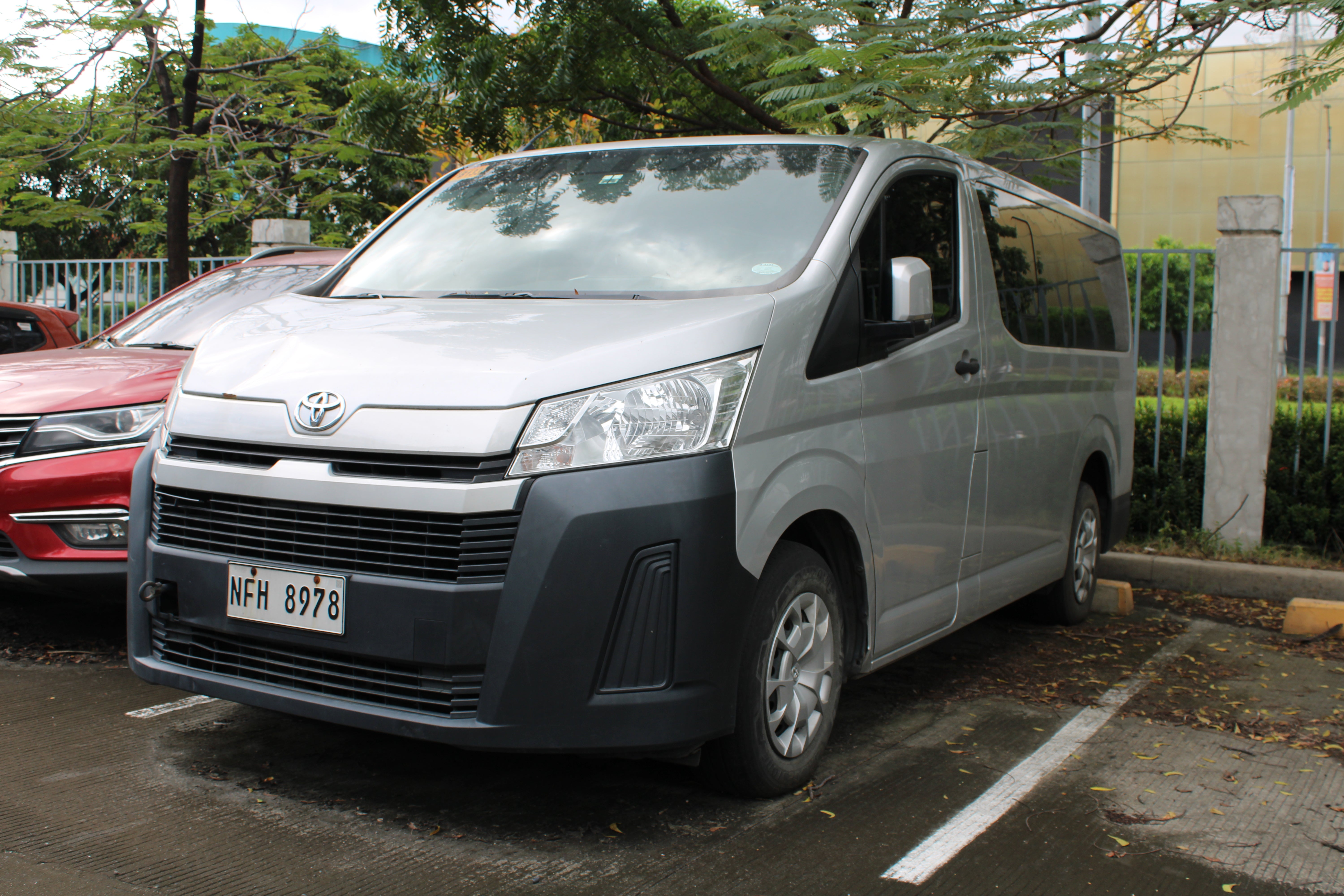 2022 Toyota Hiace Commuter Deluxe 2.8L, MT, DSL 36T – ROPO