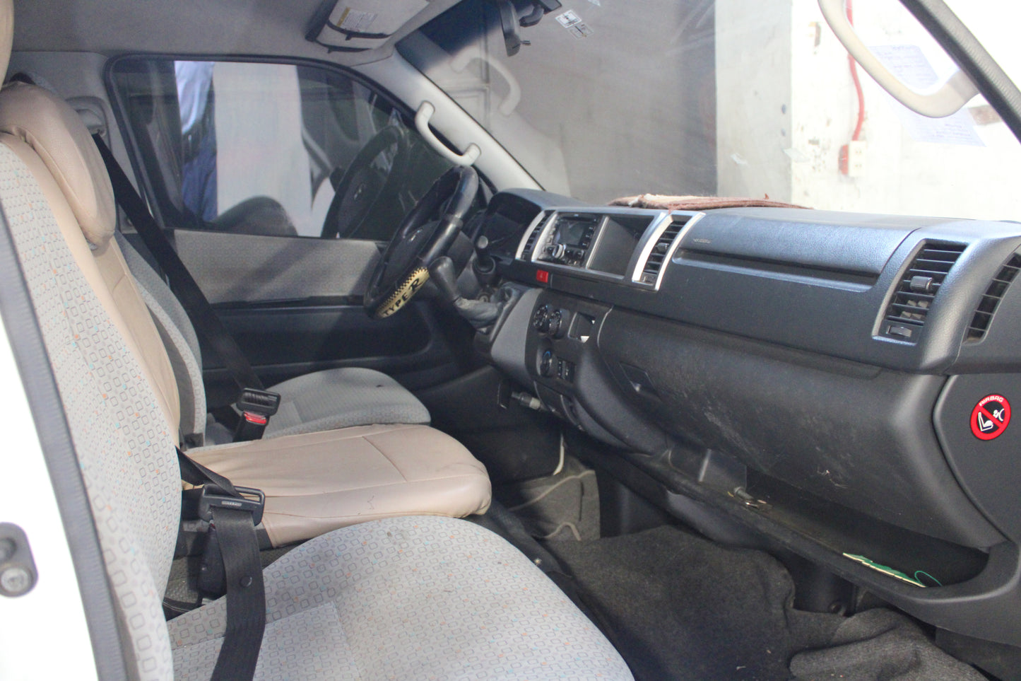 2017 Toyota Hi-Ace GL Grandia, M/T, Diesel, 301k