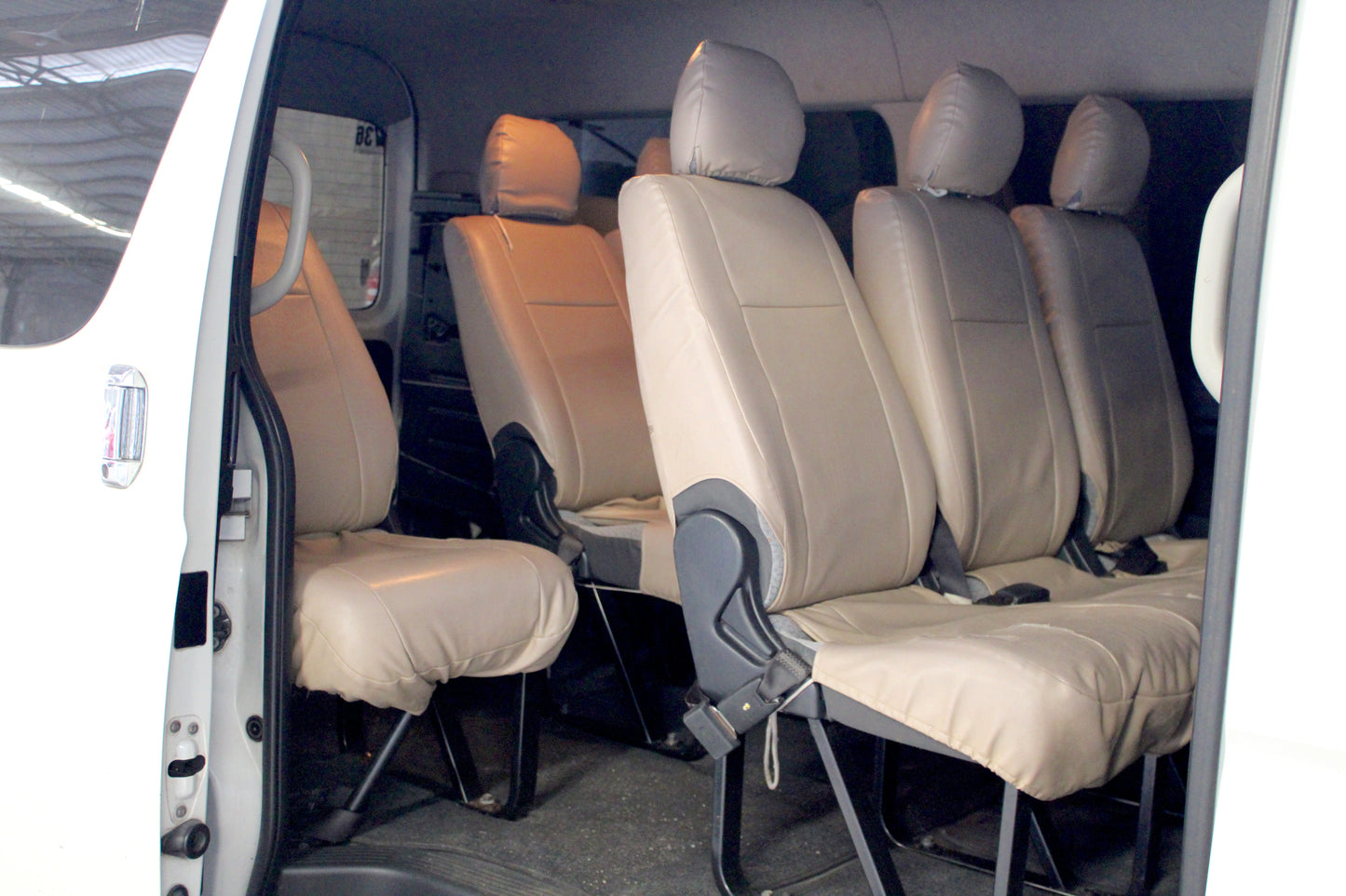 2017 Toyota Hi-Ace GL Grandia, M/T, Diesel, 301k