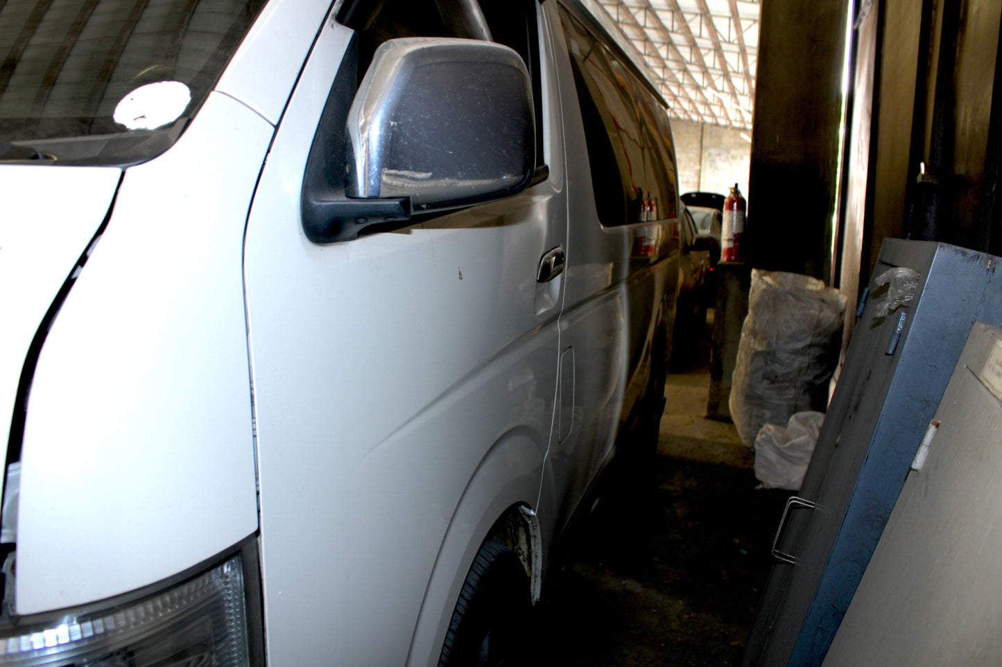 2017 Toyota Hi-Ace GL Grandia, M/T, Diesel, 301k