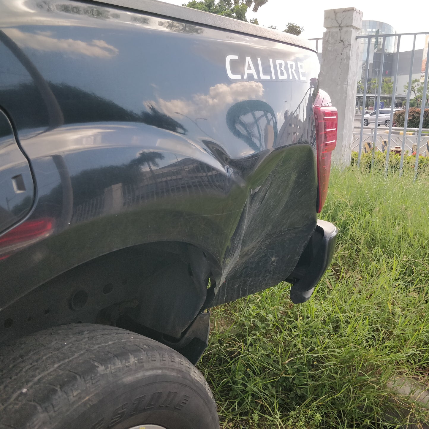2021 Nissan Navara VE Calibre 4x2 2.5L, M/T, DSL 120T