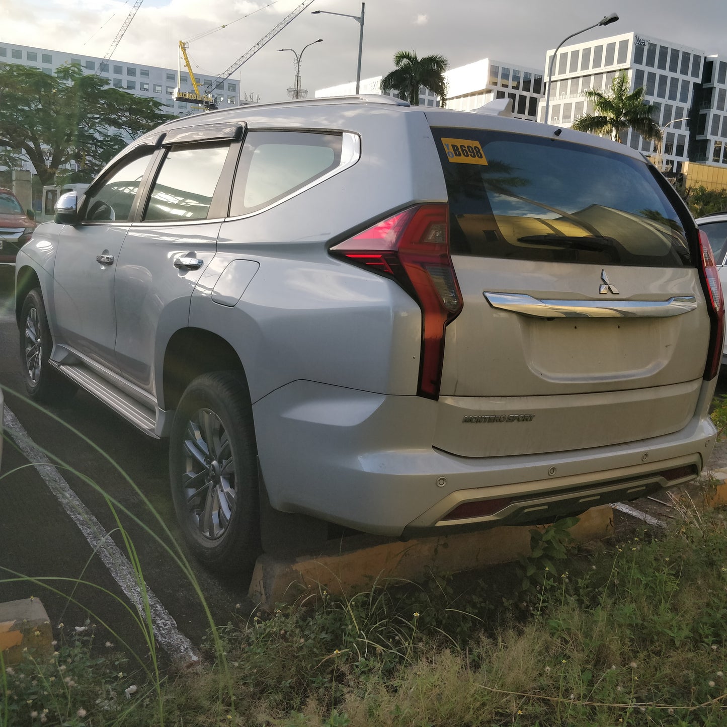 2022 Mitsubishi Montero Sport GLX 4x2 2.4D, MT, DSL 38T