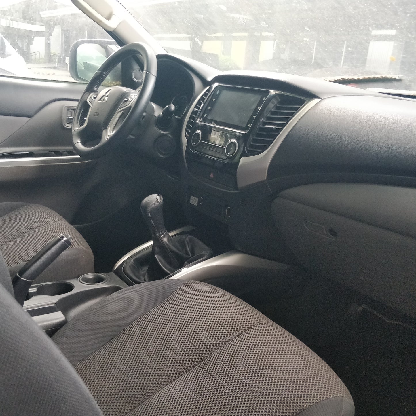 Mitsubishi Montero Sport GLX 4x2 2.4D, M/T, DSL
