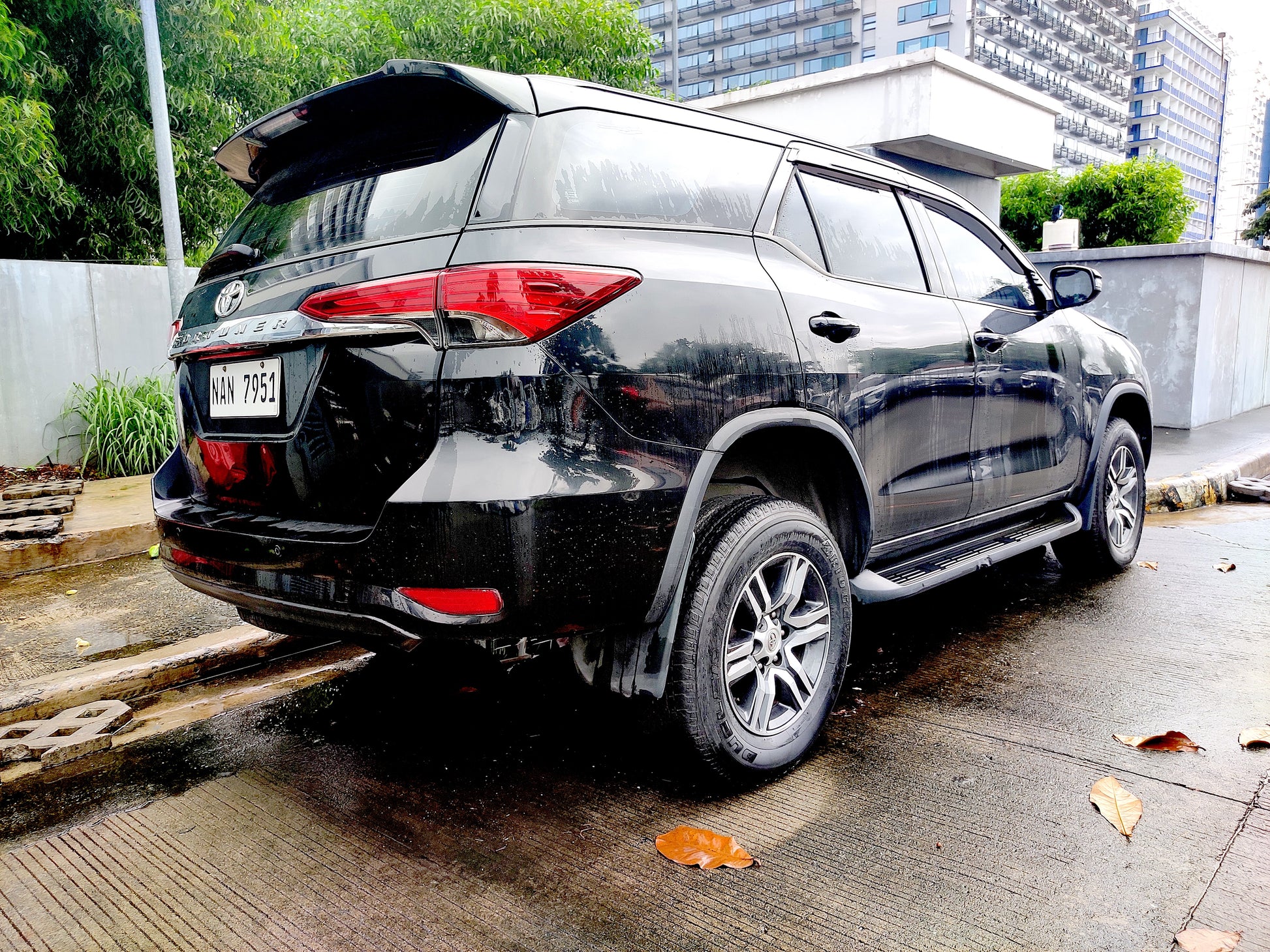 2020 Toyota Fortuner G 4x2 2.4L A/T Diesel with 47T mileage, great for family and off-road driving, available at ROPO.