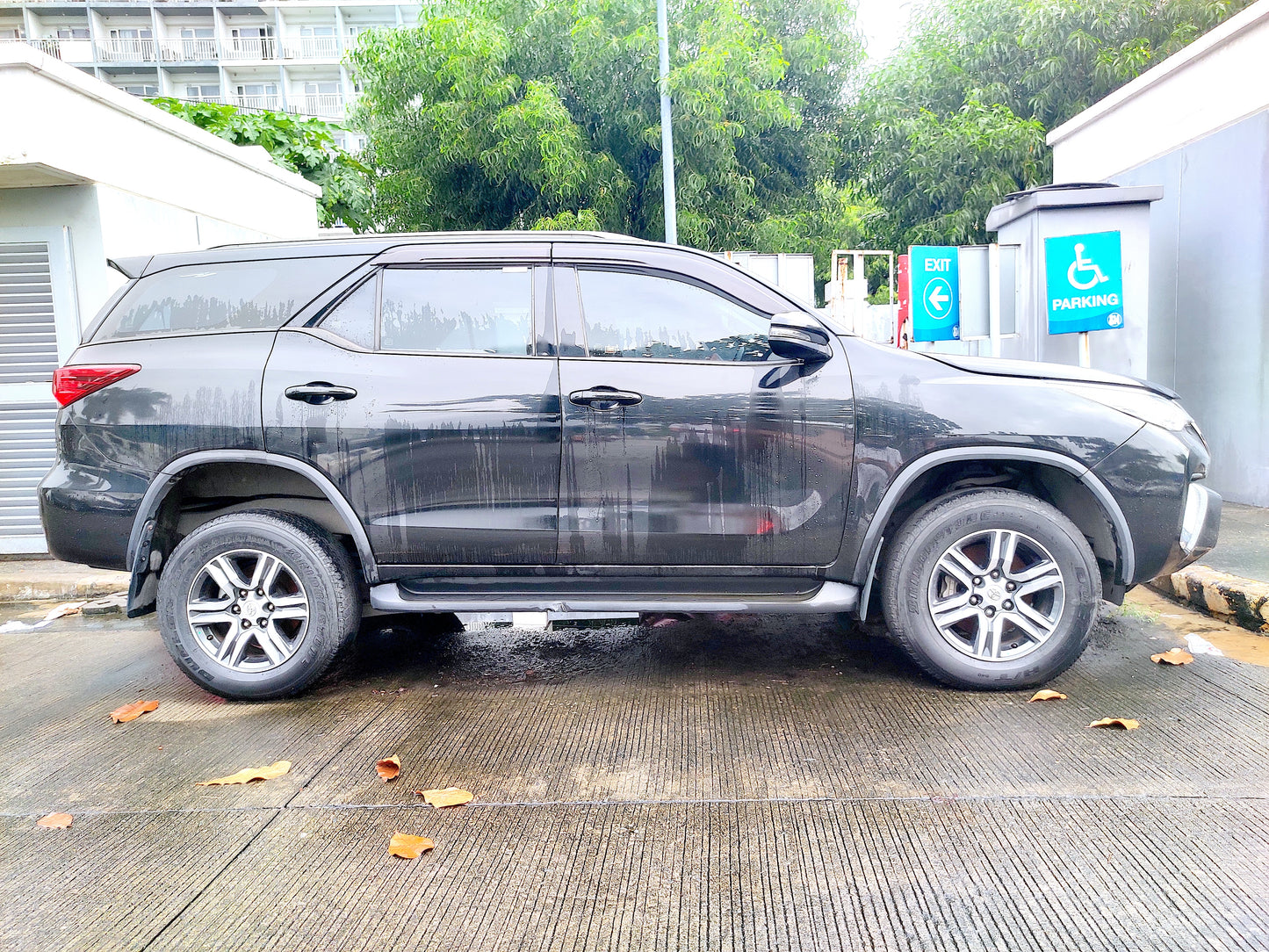 2020 Toyota Fortuner G 4x2 2.4L A/T Diesel with 47T mileage, great for family and off-road driving, available at ROPO.