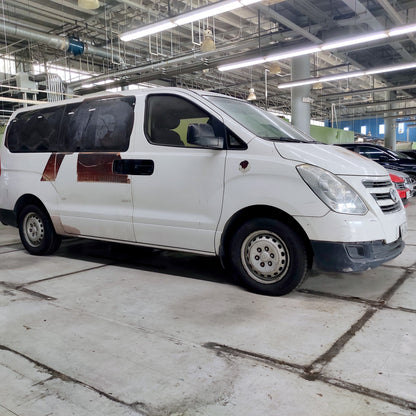 2017 Hyundai Grand Starex 2.5 GL 2 Str, M/T, DSL	156T