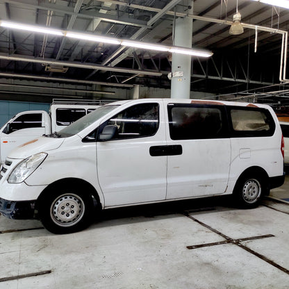 2017 Hyundai Grand Starex 2.5 GL 2 Str, M/T, DSL	156T