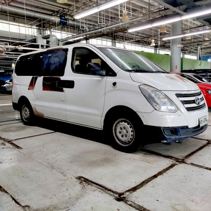 2017 Hyundai Grand Starex 2.5 GL 2 Str, M/T, DSL	156T