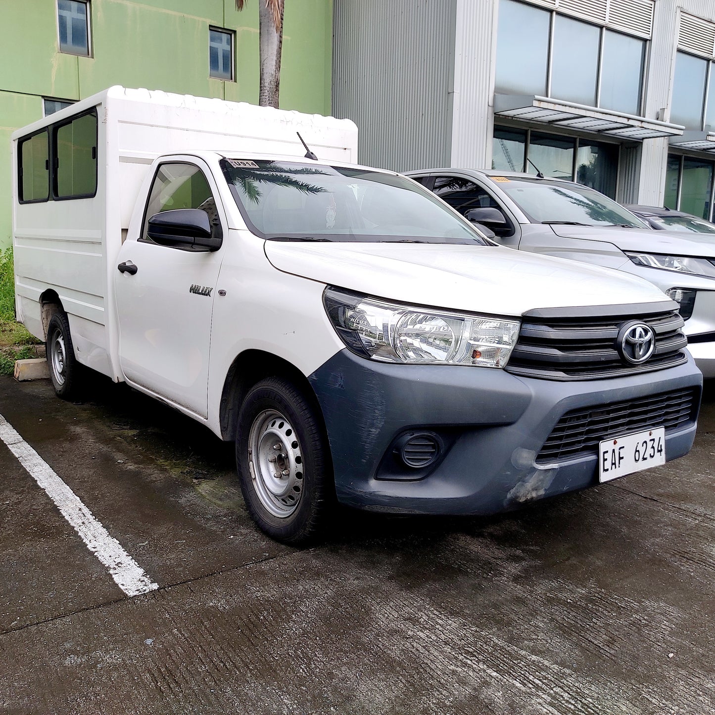 2020 Toyota Hilux FX with rear AC 4x2 2.4 M/T, DSL 94T