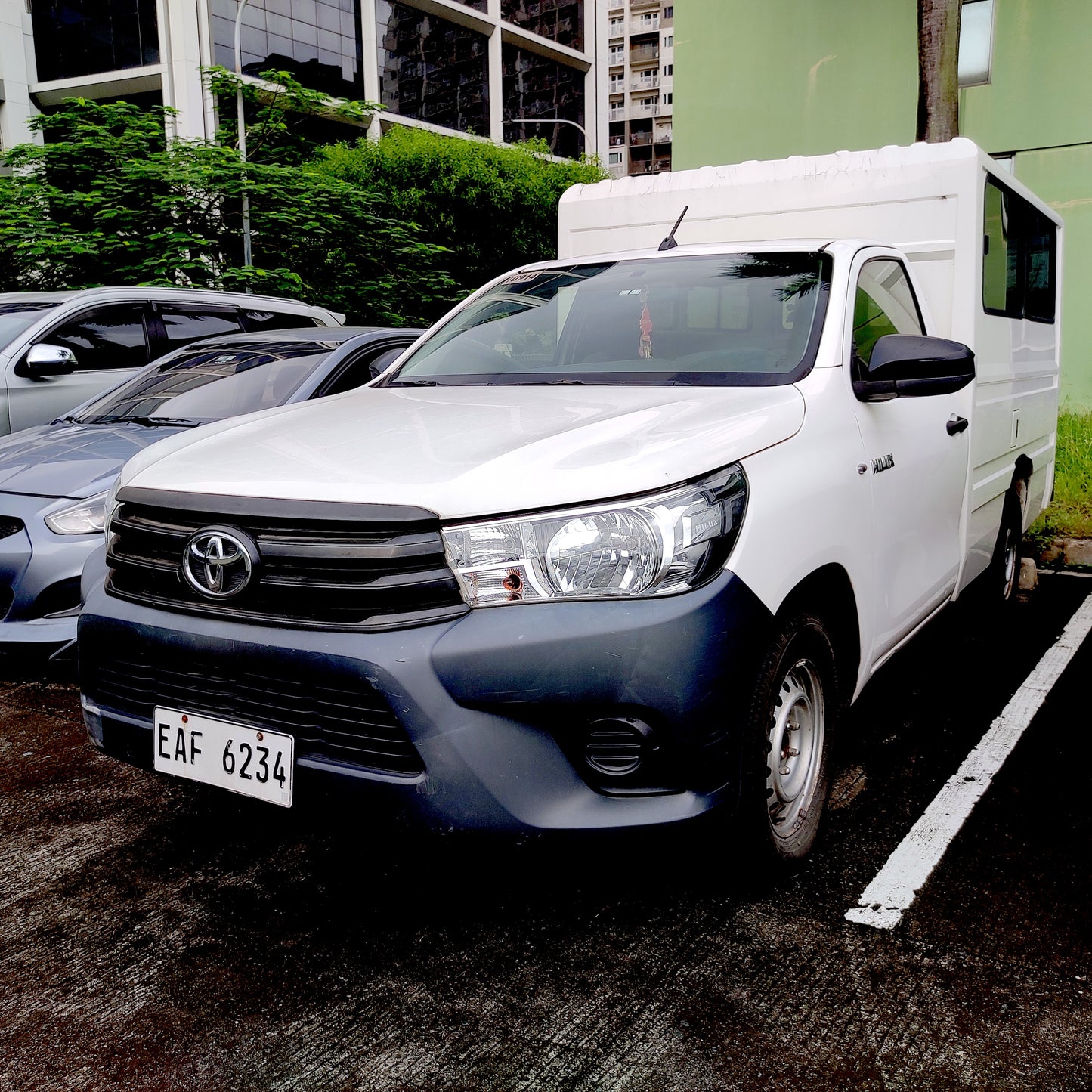 2020 Toyota Hilux FX with rear AC 4x2 2.4 M/T, DSL 94T