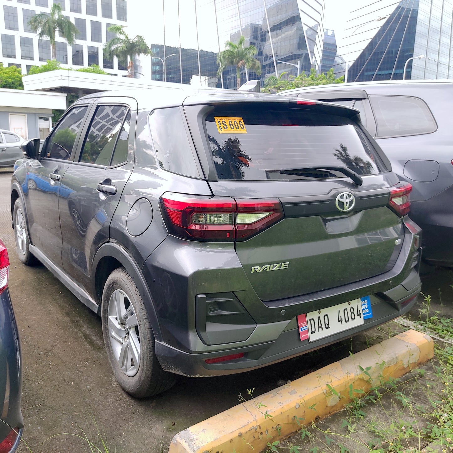 2022 Toyota Raize 1.2 E CVT, A/T, GAS 37T