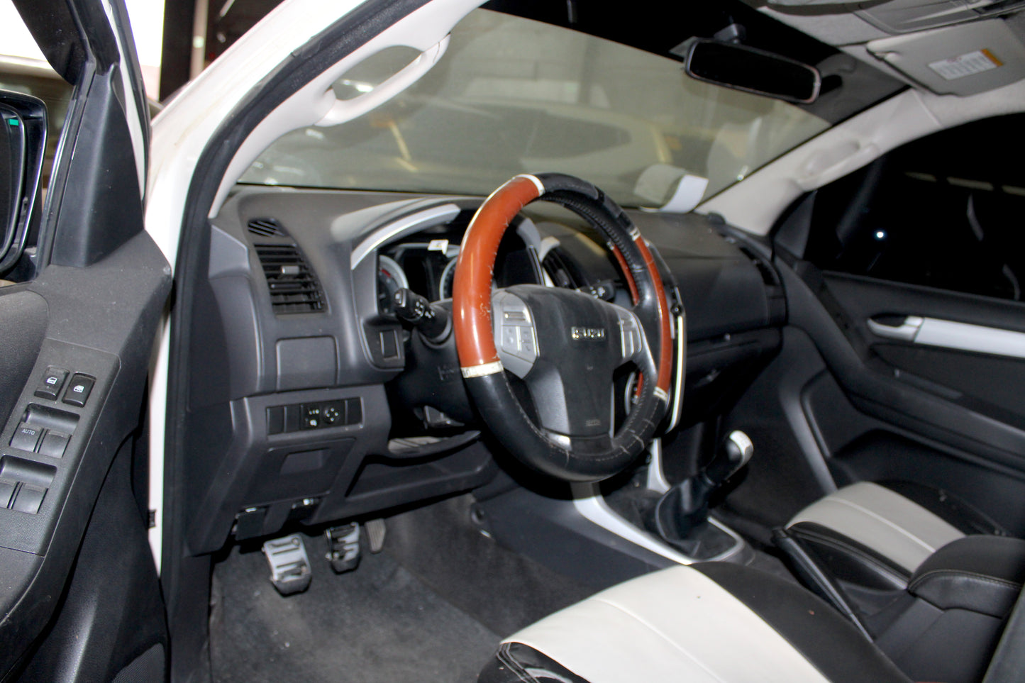 2017 Isuzu MU-X Manual Transmission Diesel with 156,000 km mileage available at ROPO - Quality Pre-Owned Cars in Metro Manila, Philippines.