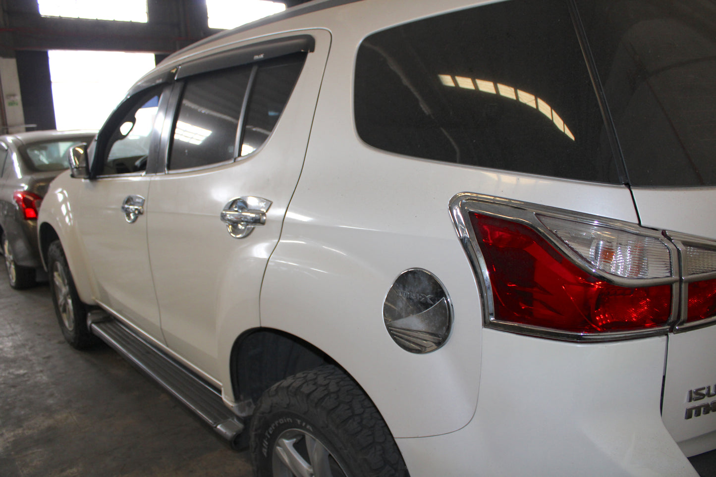 2017 Isuzu MU-X Manual Transmission Diesel with 156,000 km mileage available at ROPO - Quality Pre-Owned Cars in Metro Manila, Philippines.