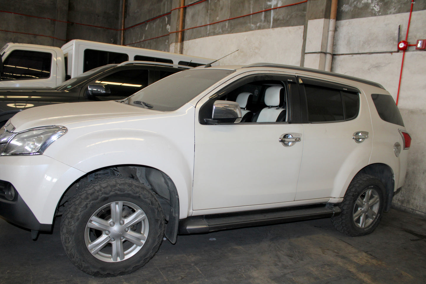 2017 Isuzu MU-X Manual Transmission Diesel with 156,000 km mileage available at ROPO - Quality Pre-Owned Cars in Metro Manila, Philippines.
