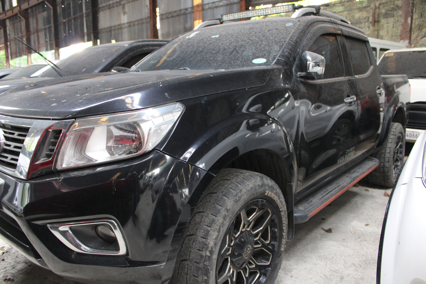 2020 Nissan Navara NP300 EL Calibre 4x2 2.5L Automatic Diesel with 201,000 km mileage, upgraded features, available at ROPO - Quality Pre-Owned Cars in Metro Manila, Philippines.