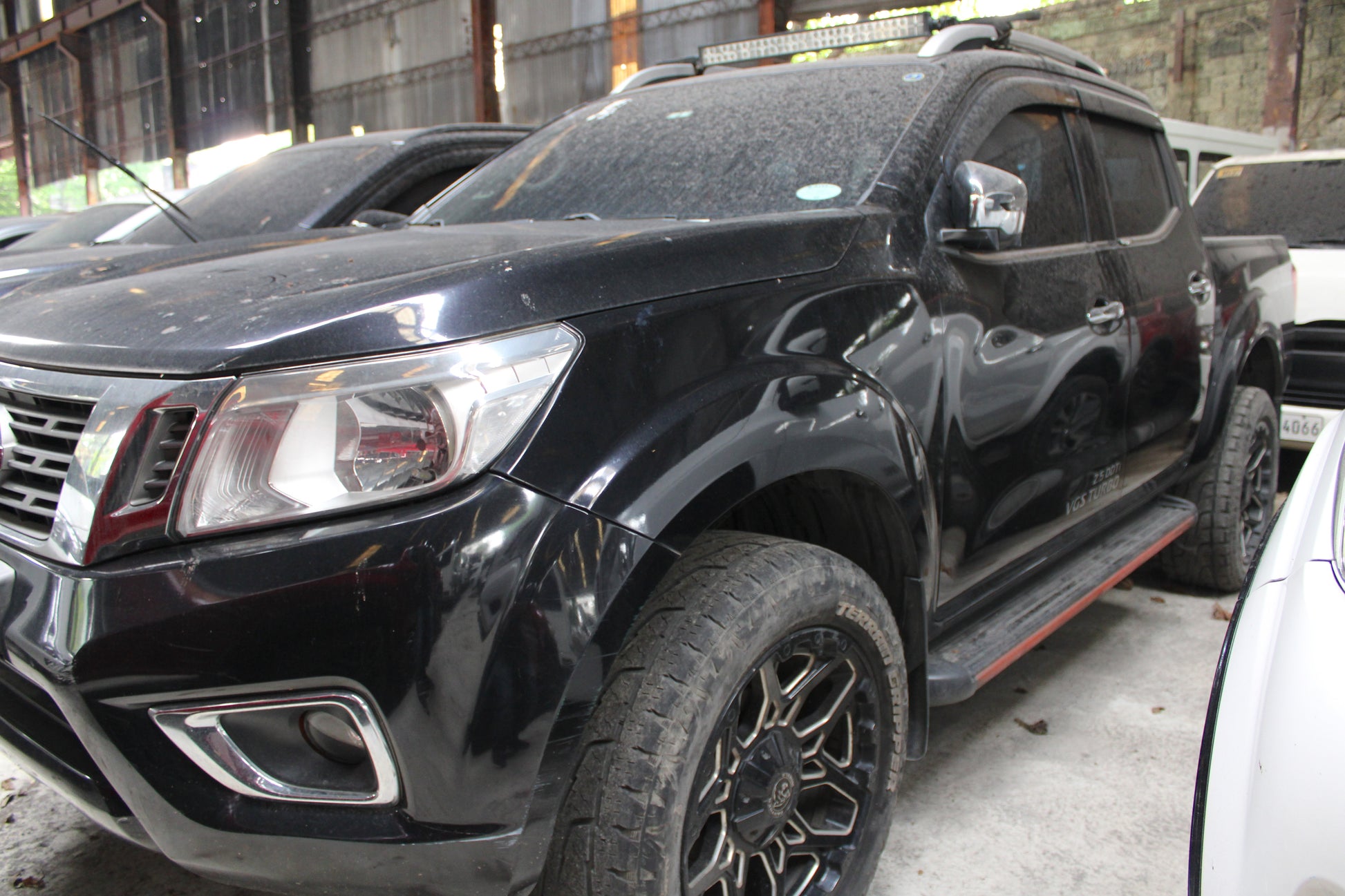 2020 Nissan Navara NP300 EL Calibre 4x2 2.5L Automatic Diesel with 201,000 km mileage, upgraded features, available at ROPO - Quality Pre-Owned Cars in Metro Manila, Philippines.
