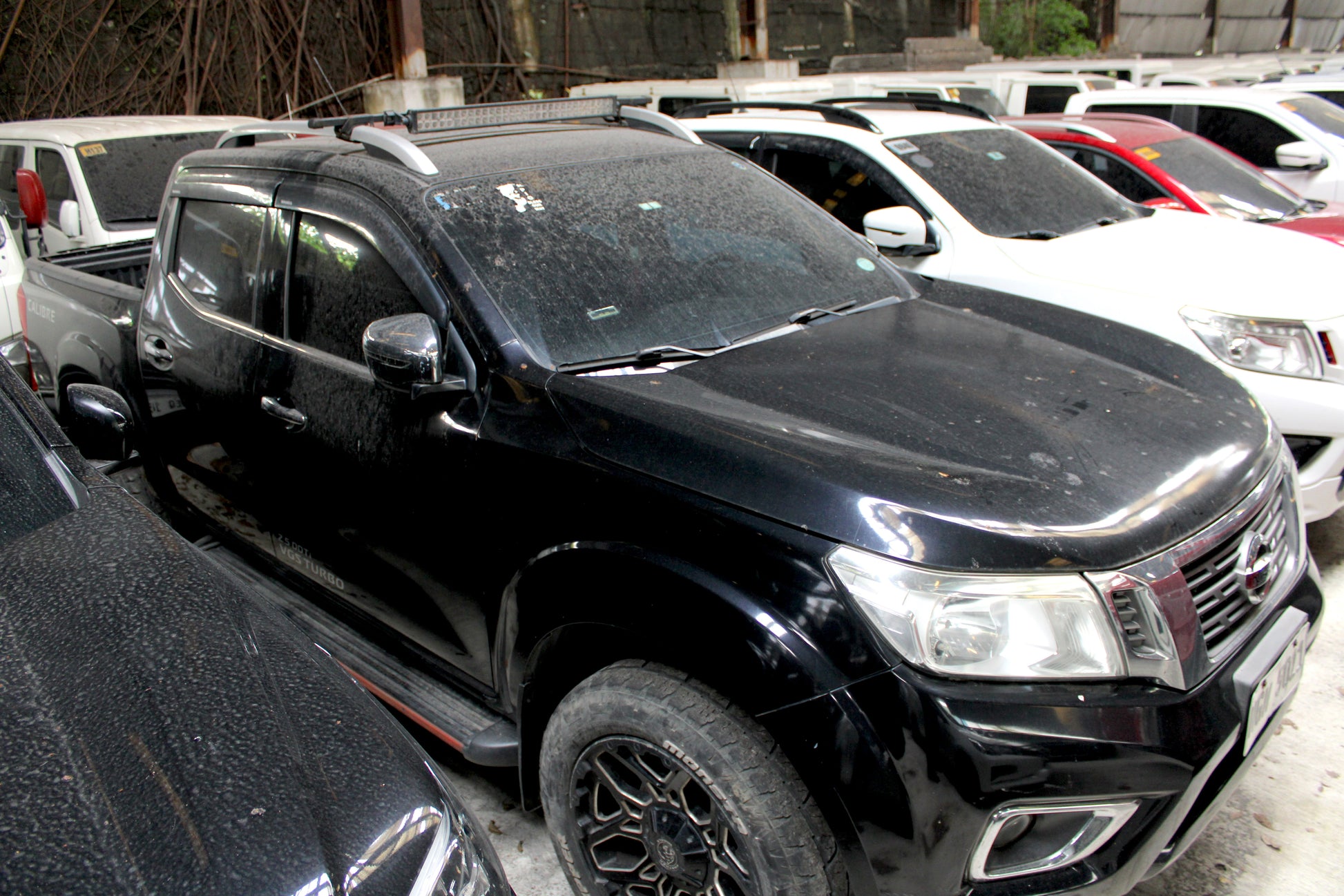 2020 Nissan Navara NP300 EL Calibre 4x2 2.5L Automatic Diesel with 201,000 km mileage, upgraded features, available at ROPO - Quality Pre-Owned Cars in Metro Manila, Philippines.