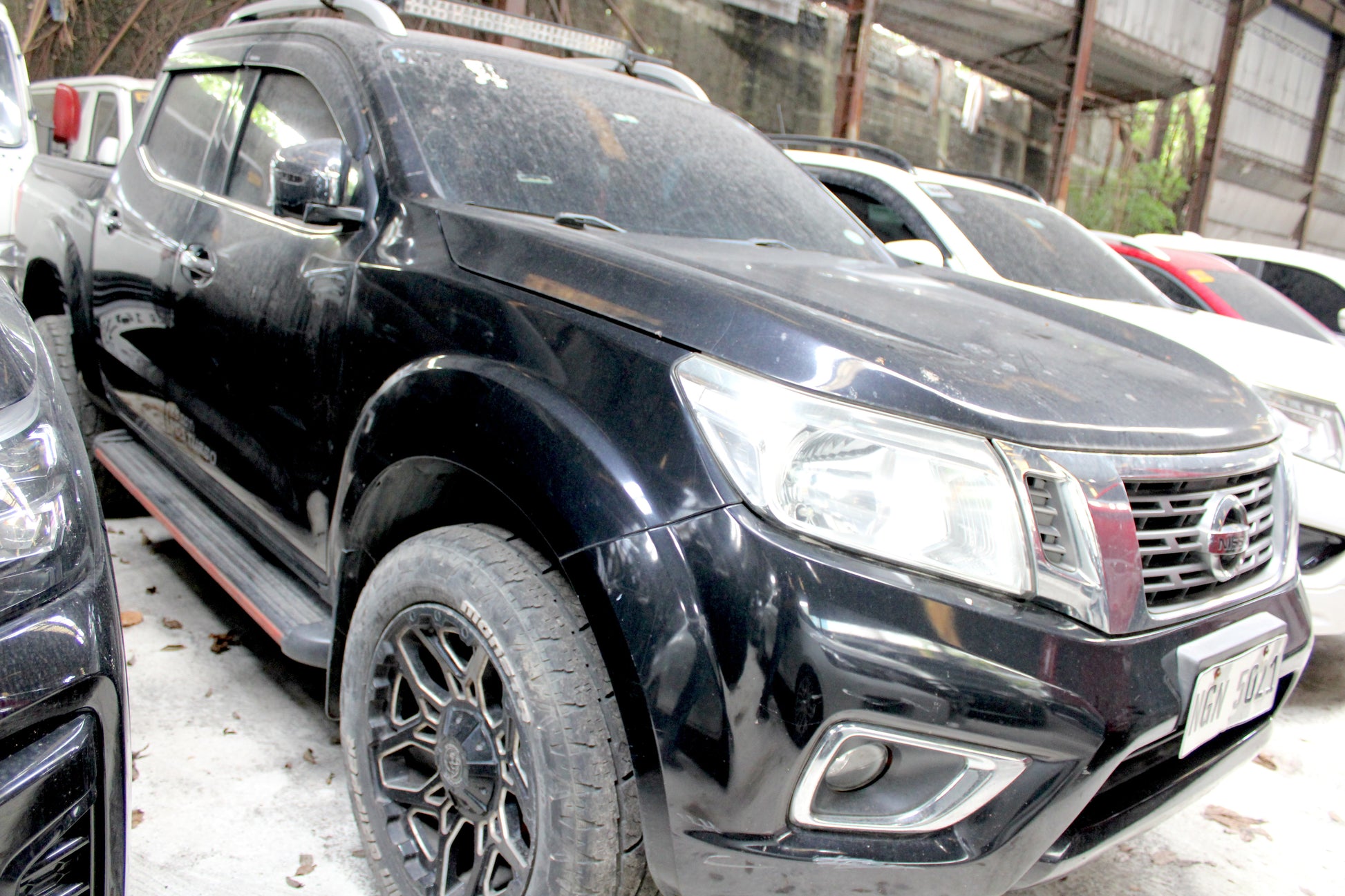 2020 Nissan Navara NP300 EL Calibre 4x2 2.5L Automatic Diesel with 201,000 km mileage, upgraded features, available at ROPO - Quality Pre-Owned Cars in Metro Manila, Philippines.