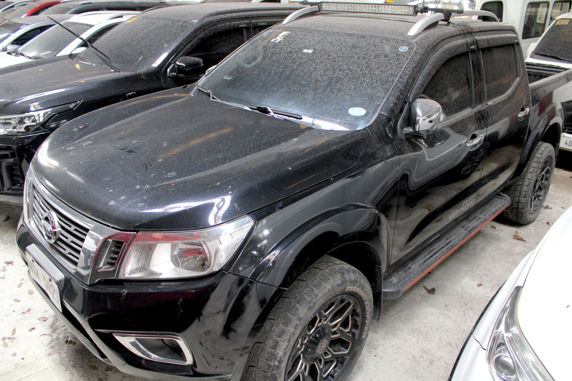2020 Nissan Navara NP300 EL Calibre 4x2 2.5L Automatic Diesel with 201,000 km mileage, upgraded features, available at ROPO - Quality Pre-Owned Cars in Metro Manila, Philippines.