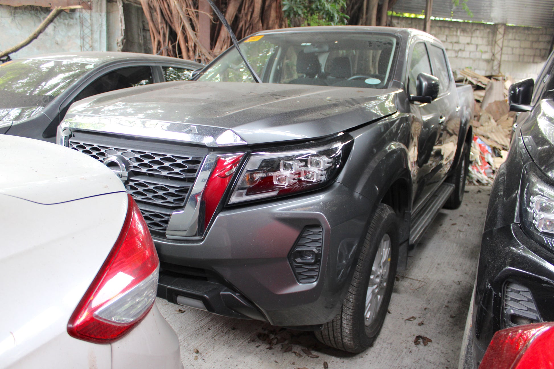 2023 Nissan Navara NP300 VE Calibre 4x2 2.5L Automatic Diesel with 29,000 km mileage available at ROPO - Quality Pre-Owned Cars in Metro Manila, Philippines.