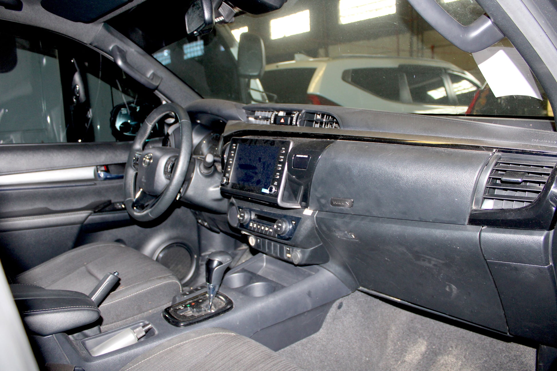 2023 Toyota Hi-Lux 4x2 Automatic Diesel with 19,000 km mileage available at ROPO - Quality Pre-Owned Cars in Metro Manila, Philippines.2023 Toyota Hi-Lux 4x2 Automatic Diesel with 19,000 km mileage available at ROPO - Quality Pre-Owned Cars in Metro Manila, Philippines.