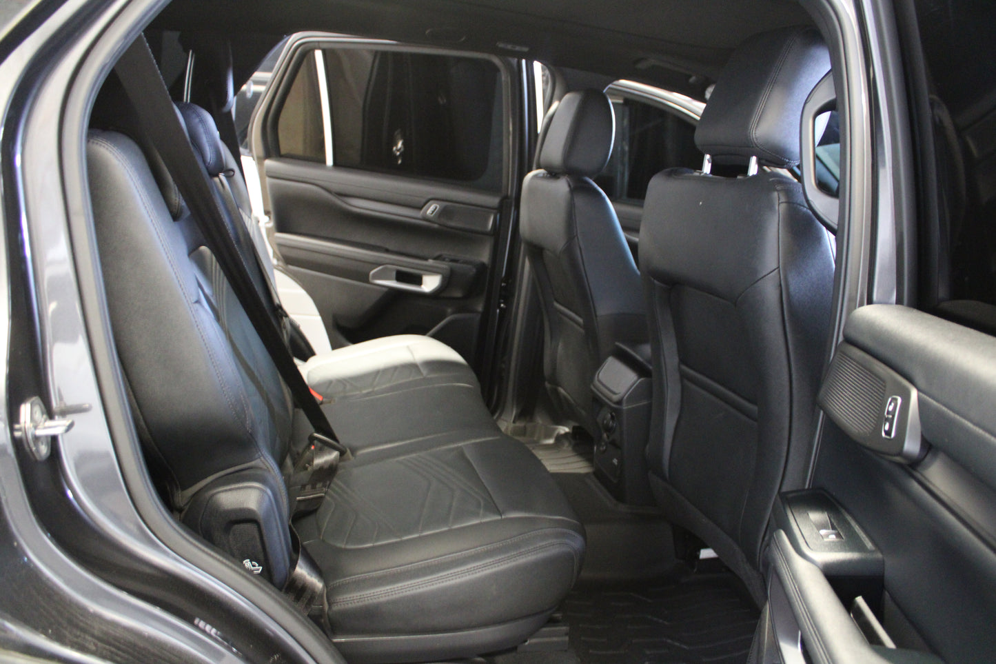 2024 Ford Everest Automatic Diesel with 9,400 km mileage available at ROPO - Quality Pre-Owned Cars in Metro Manila, Philippines.