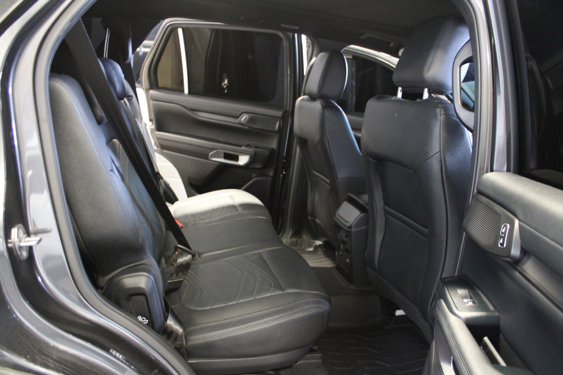 2024 Ford Everest Automatic Diesel with 9,400 km mileage available at ROPO - Quality Pre-Owned Cars in Metro Manila, Philippines.