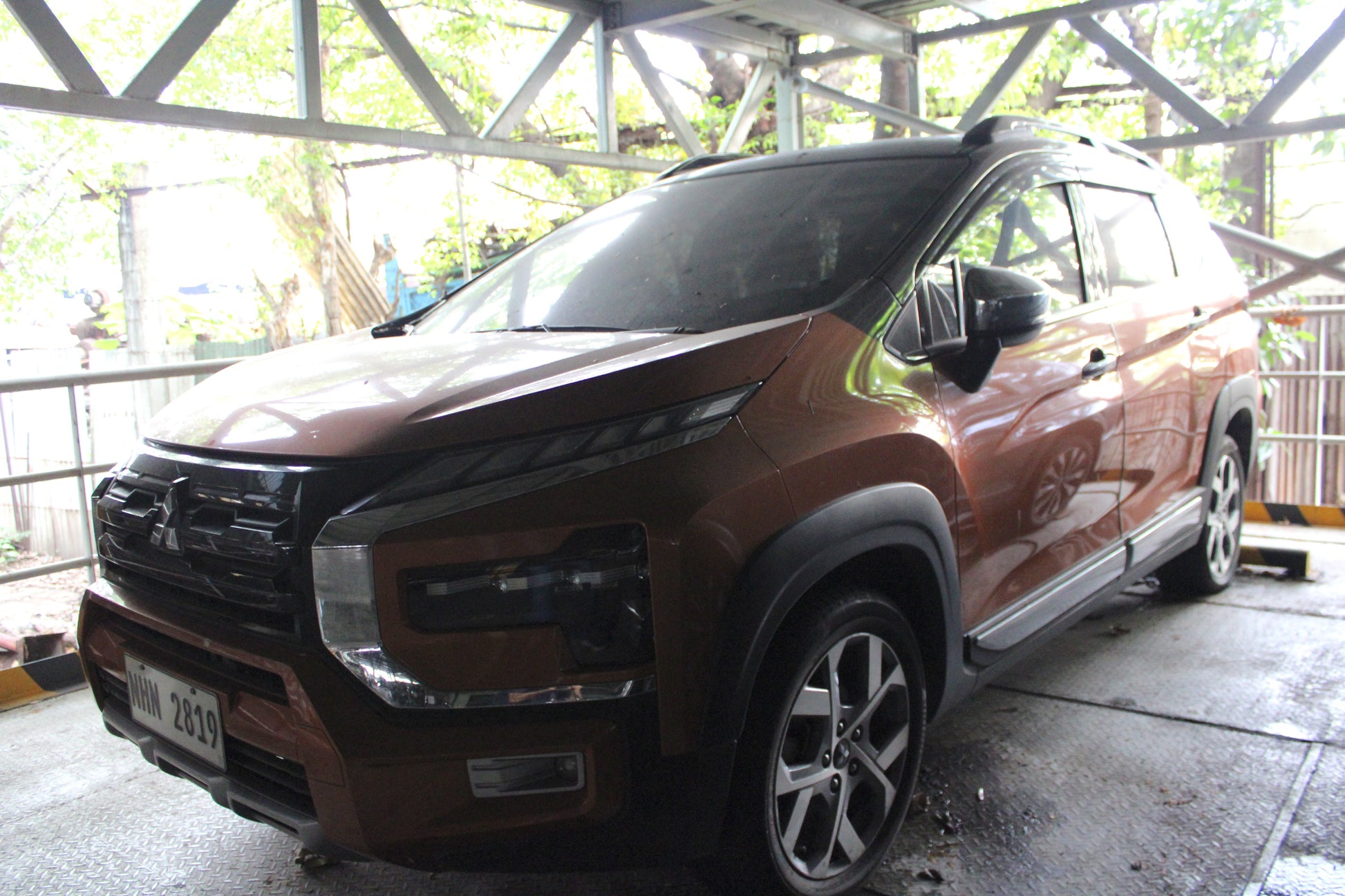 2024 Mitsubishi Xpander Cross 1.5G 2WD Automatic Gasoline with 15,000 km mileage available at ROPO - Quality Pre-Owned Cars in Metro Manila, Philippines.