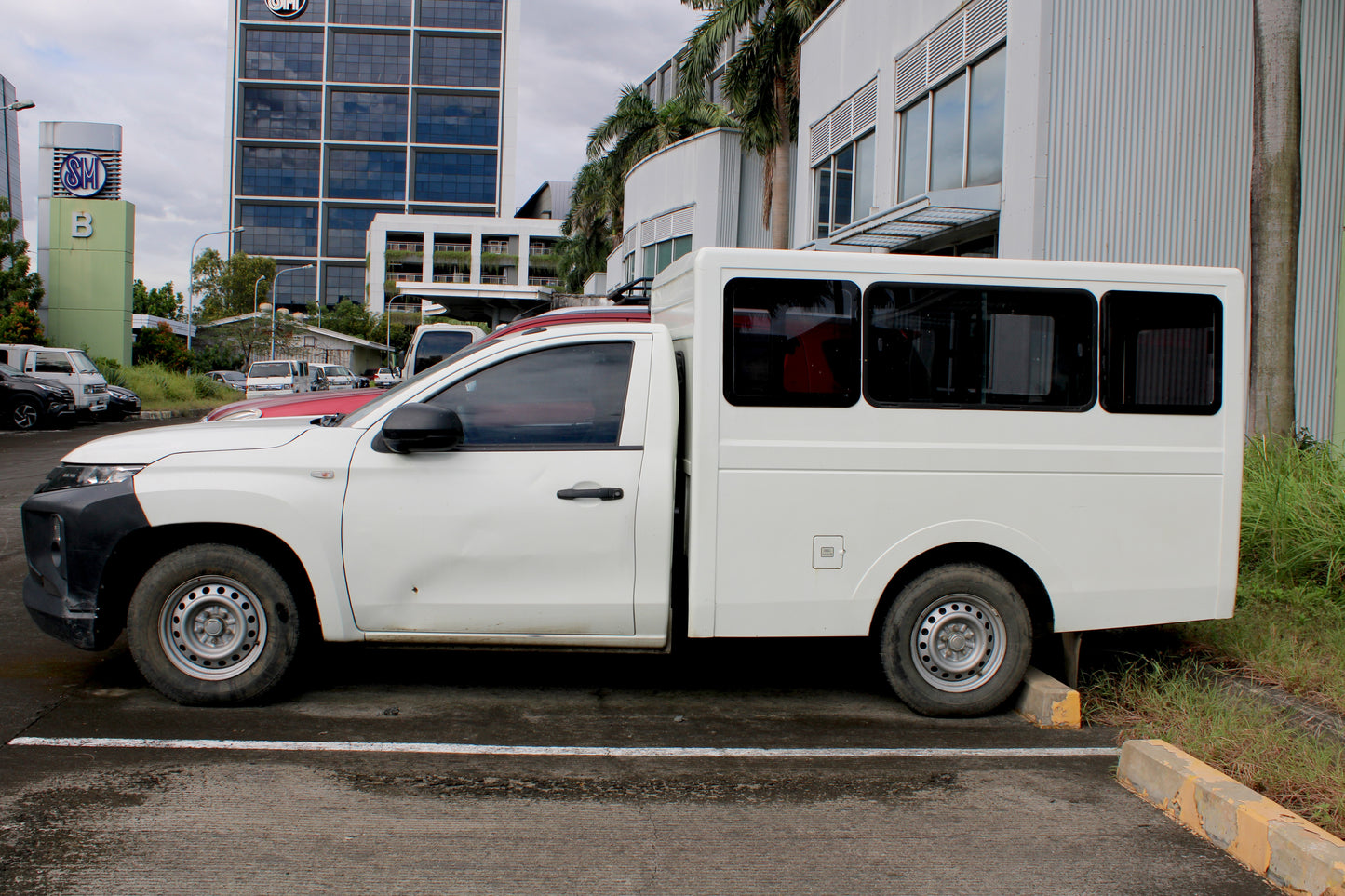 2022 Mitsubishi Strada C/C w/ FB Body Dual A/C, M/T, DSL	65T