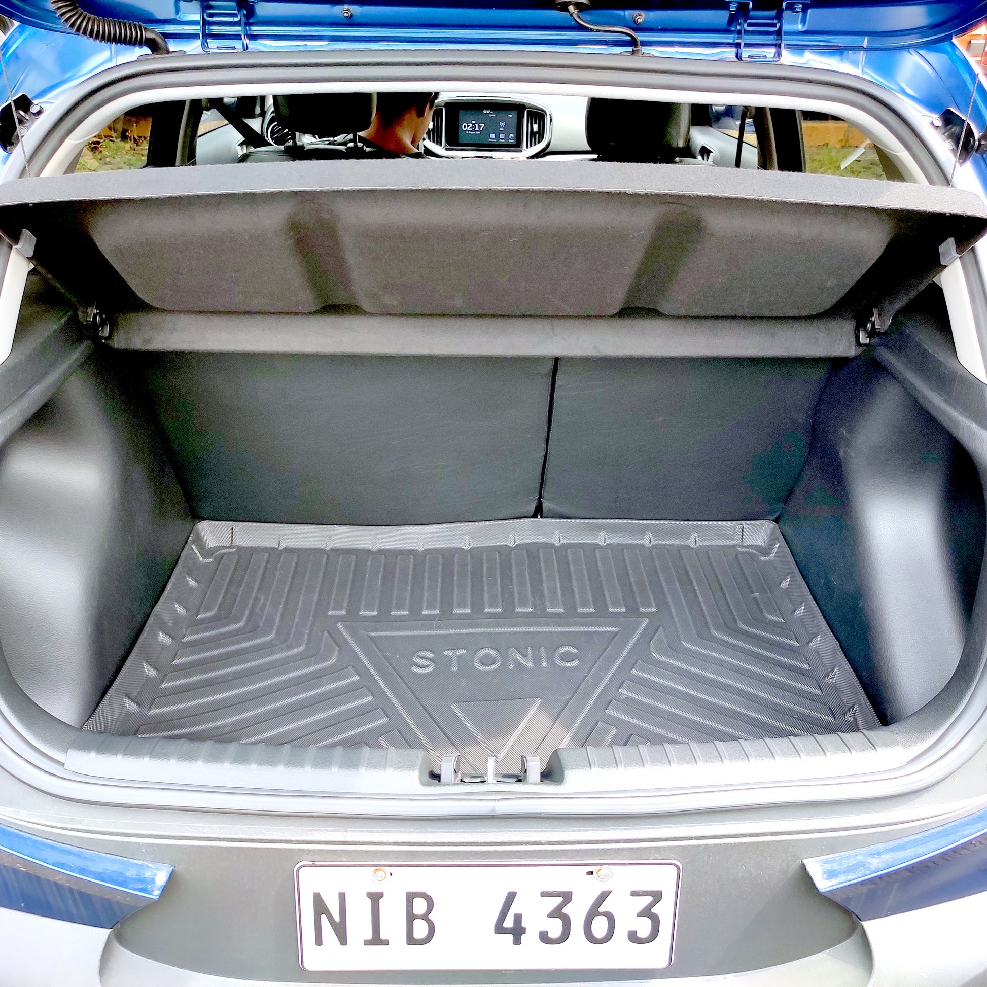 2022 Kia Stonic 1.4 EX A/T Gas with 17T mileage, stylish and compact crossover, available at ROPO.