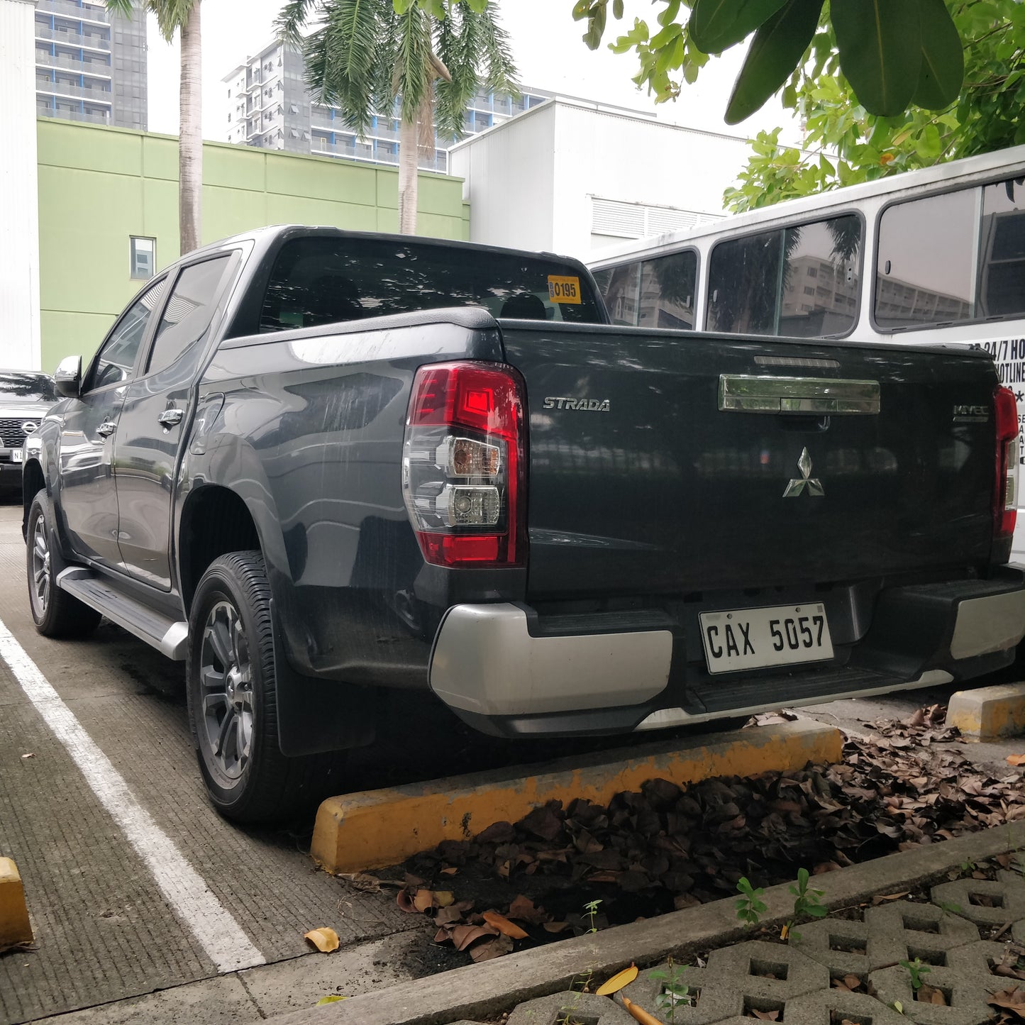 2022 Mitsubishi Strada GLS 4x2 2.4D AT DSL	13T