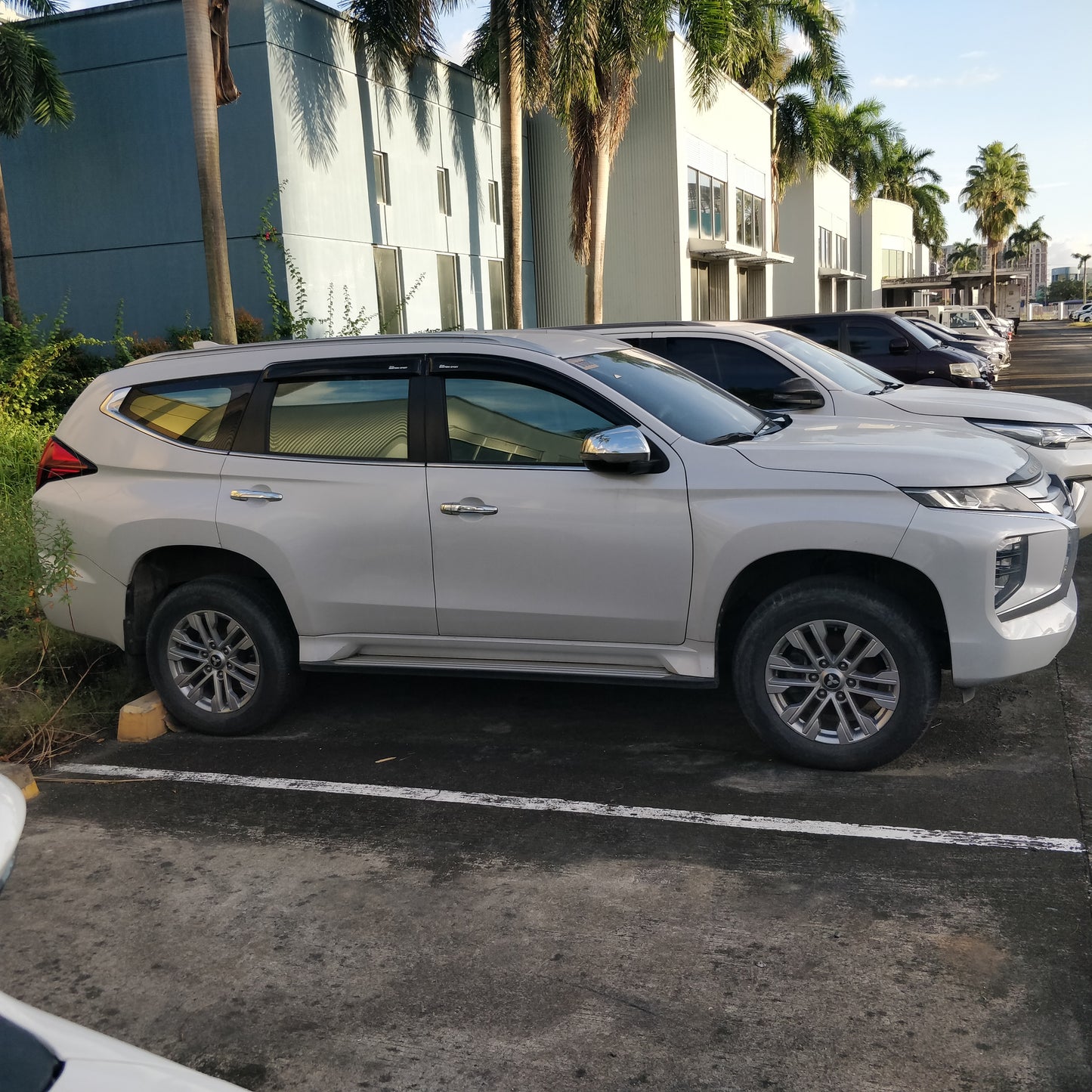 2022 Mitsubishi Montero Sport GLX 4x2 2.4D, MT, DSL 38T