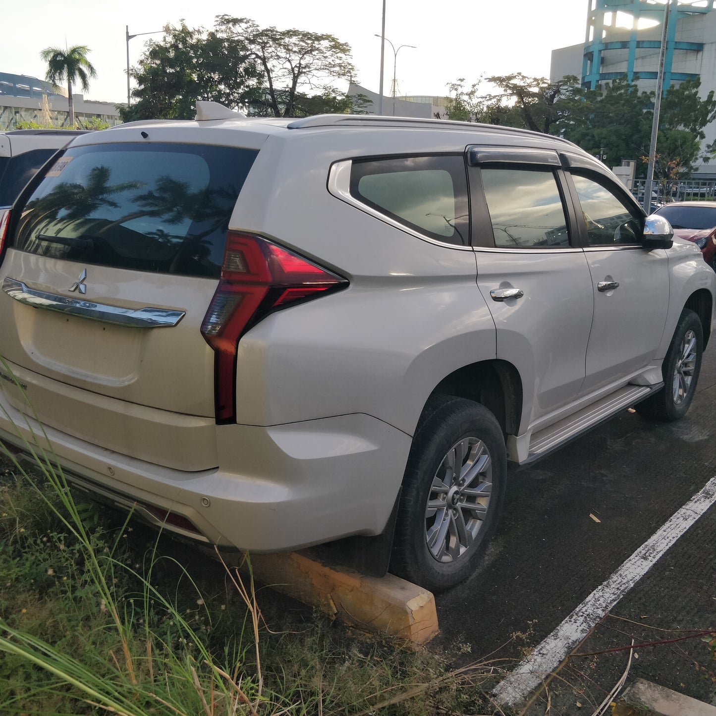 2022 Mitsubishi Montero Sport GLX 4x2 2.4D, MT, DSL 38T