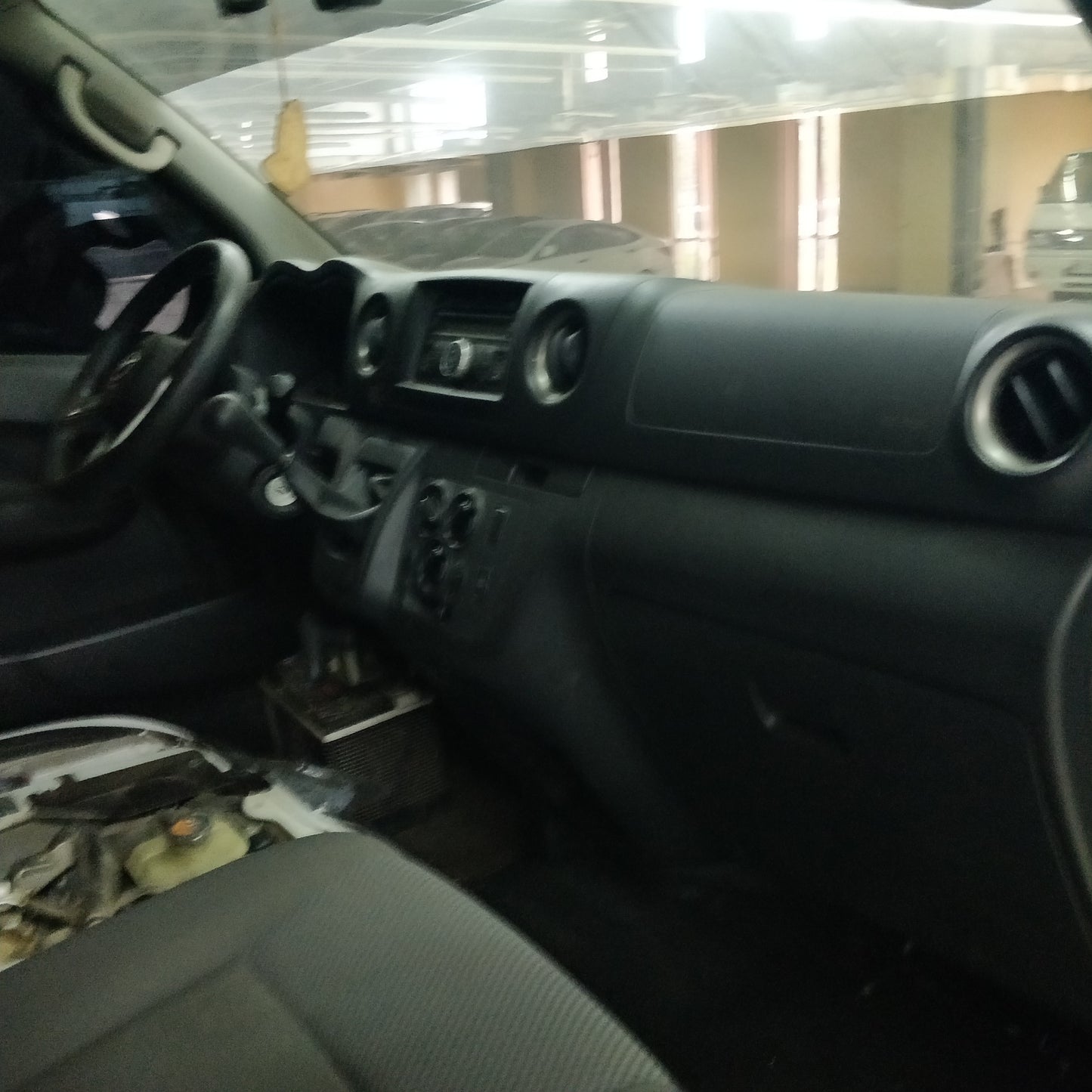 2023 Nissan Urvan NV350 15-Str, MT, DSL 96T