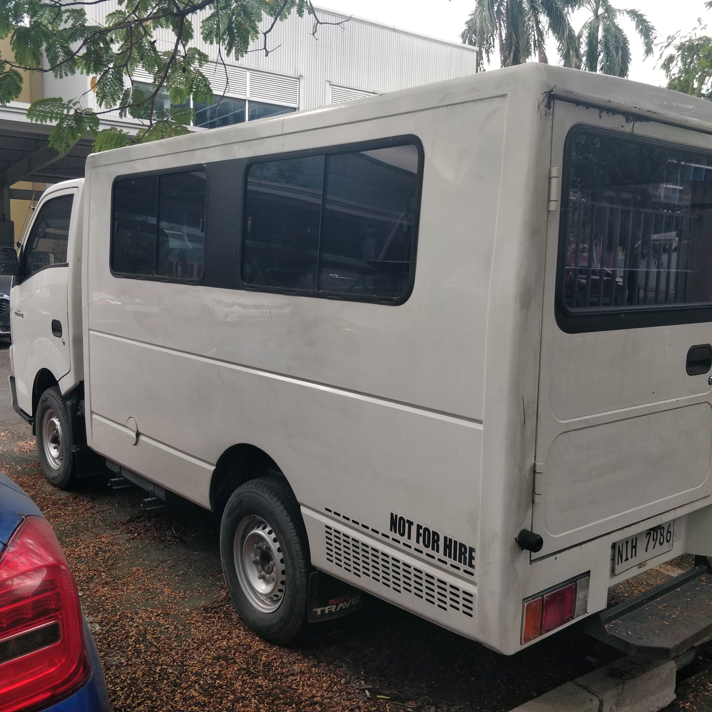 2023 Isuzu Traviz L Utility Van Dual AC, MT, DSL 18T