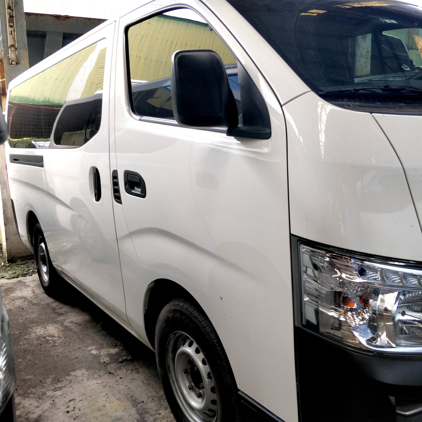 2023 Nissan Urvan NV350 Standard 18-Str, MT, DSL 43T