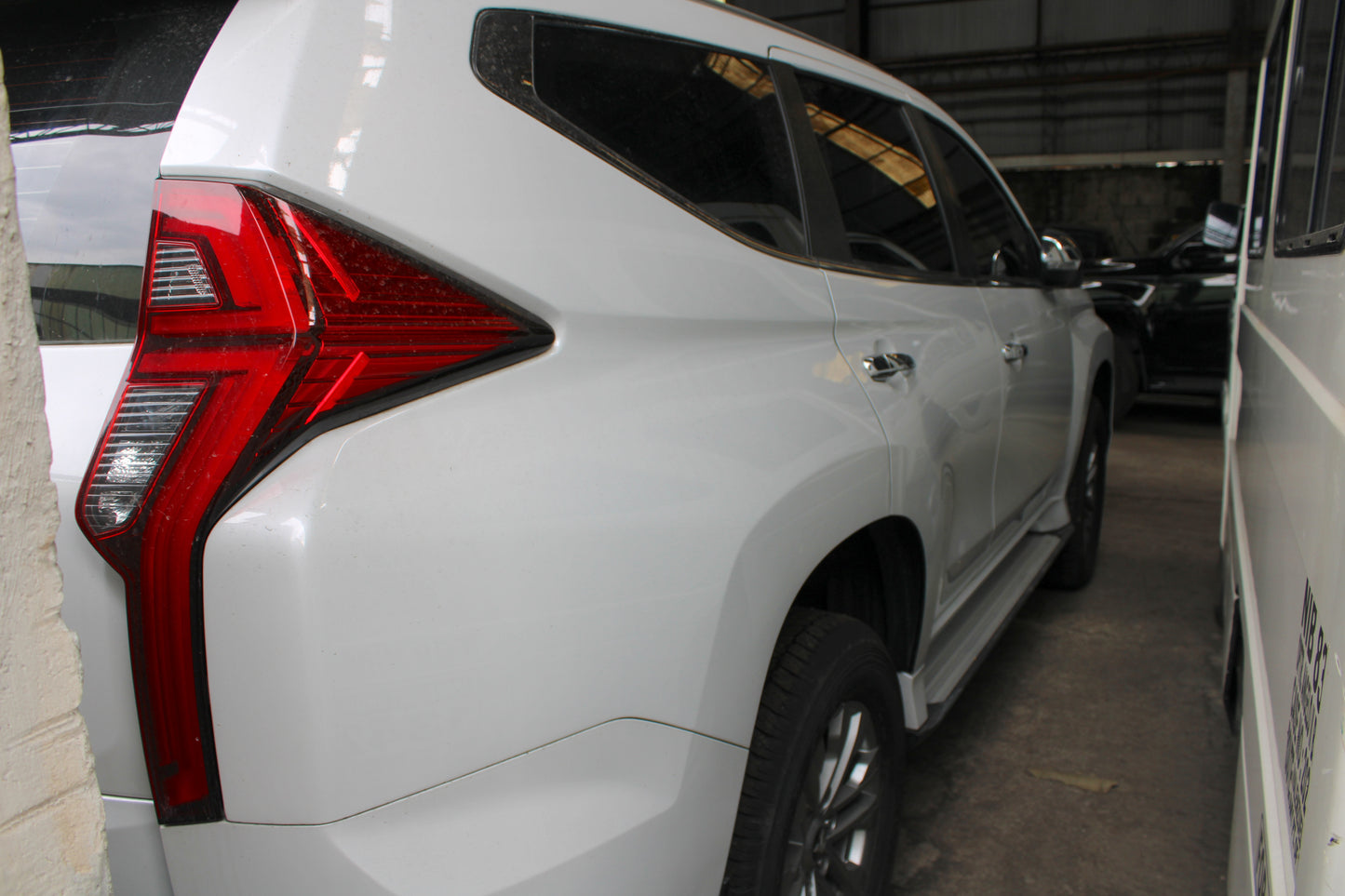 2024 Mitsubishi Montero Sport GLS 2.4D 2WD, AT, DSL, 7T
