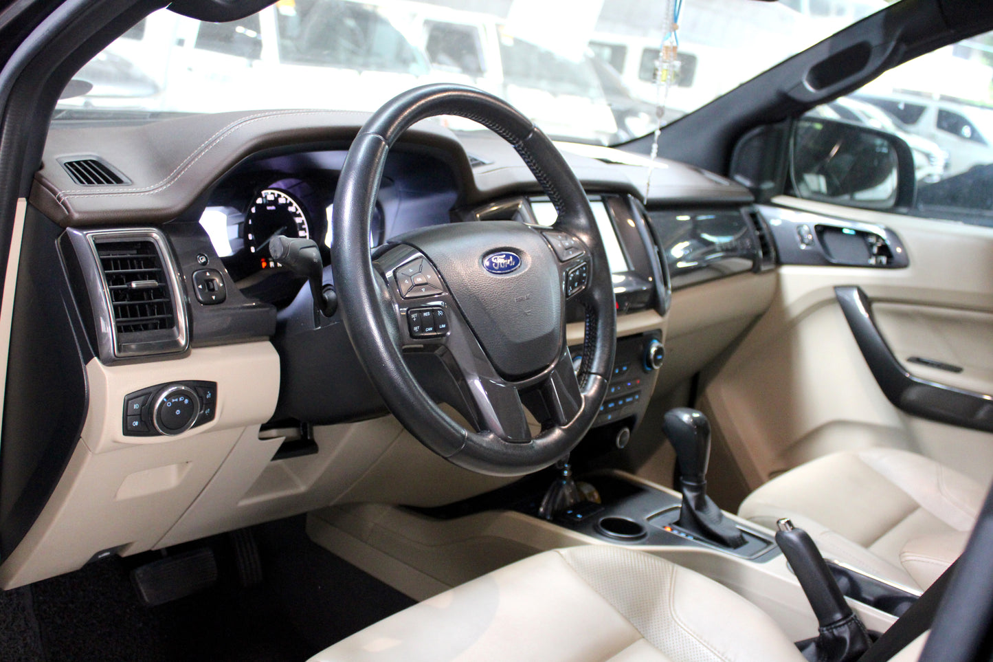 2016 Ford Everest Titanium 4x2 2.2L, AT, DSL 106T