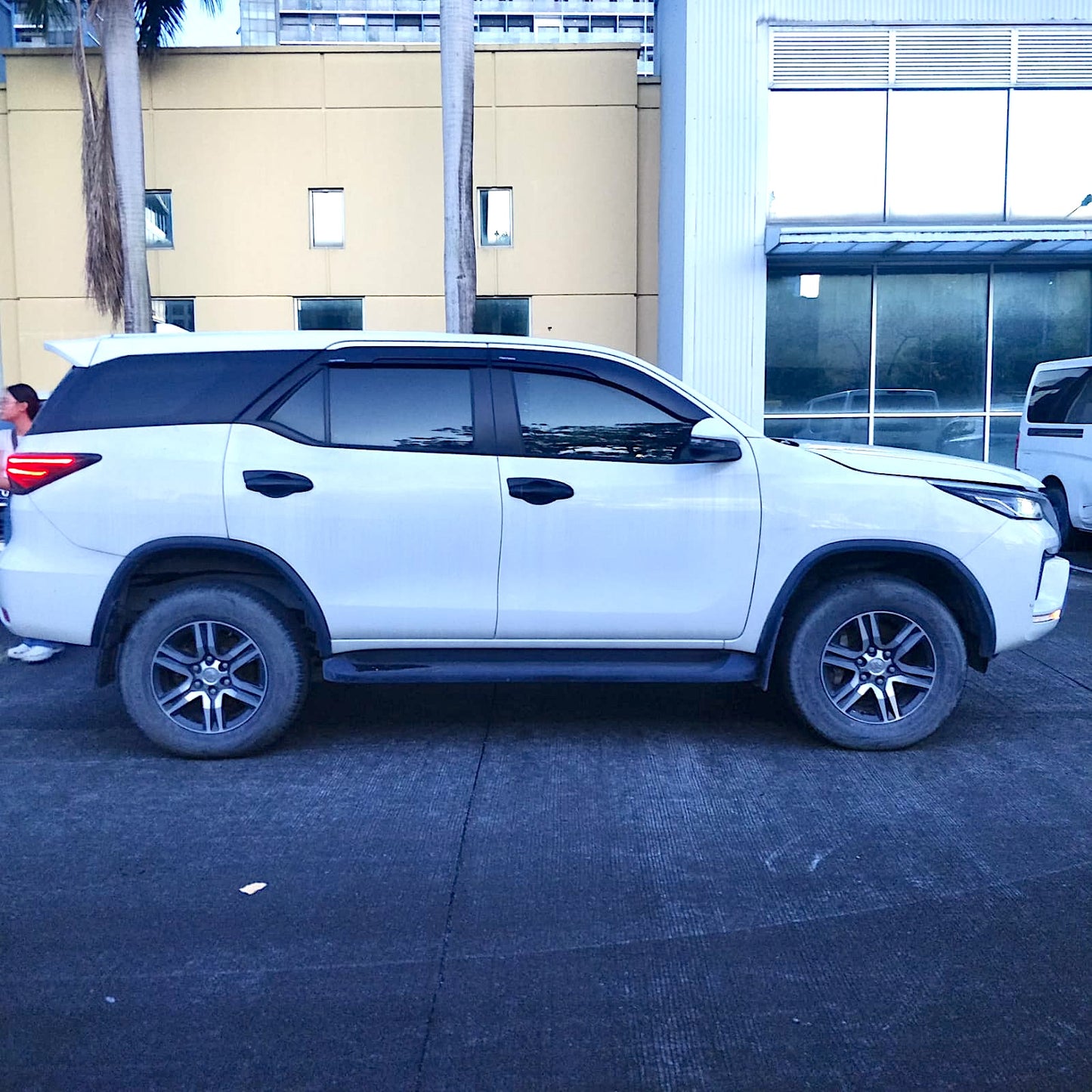 2022 Toyota Fortuner G 4x2 2.4L, AT, DSL 43T